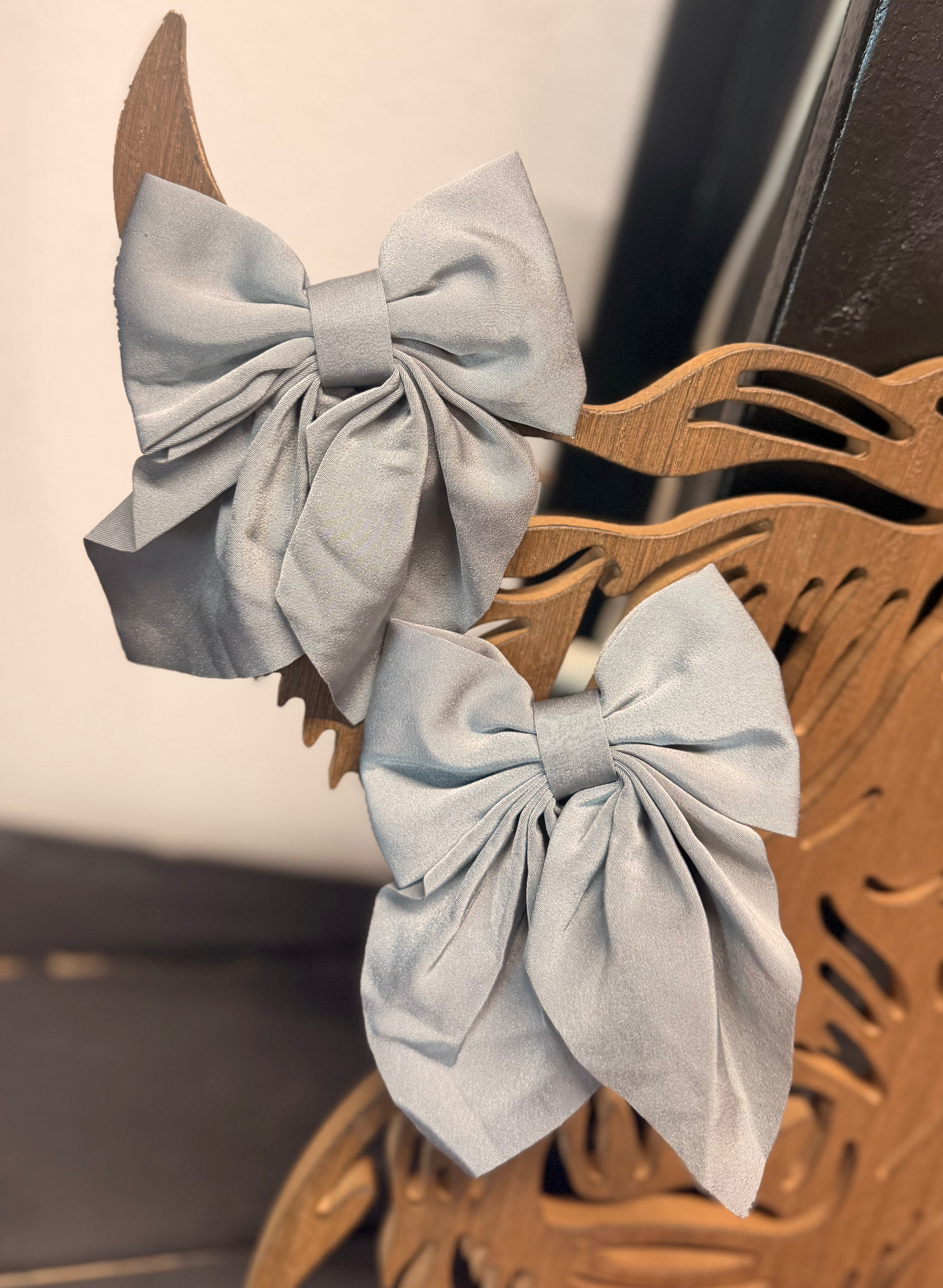 GREY COQUETTE BOWS