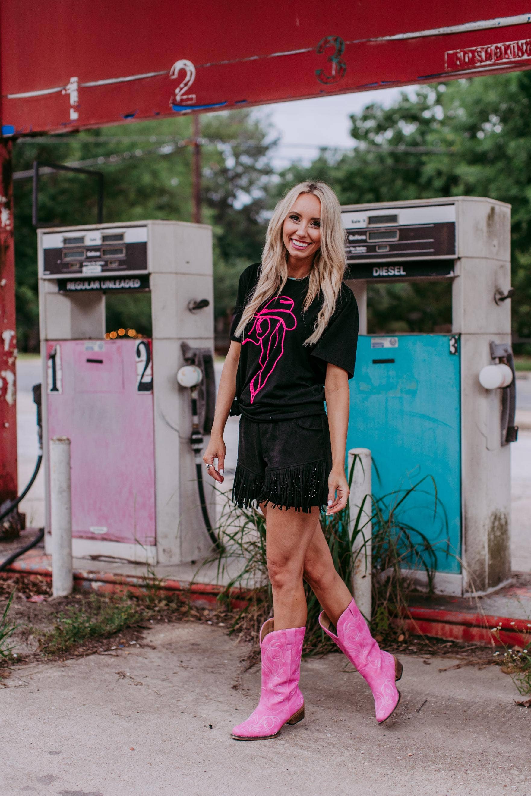 BLACK/PINK COWGIRL EMBROIDERY T SHIRT