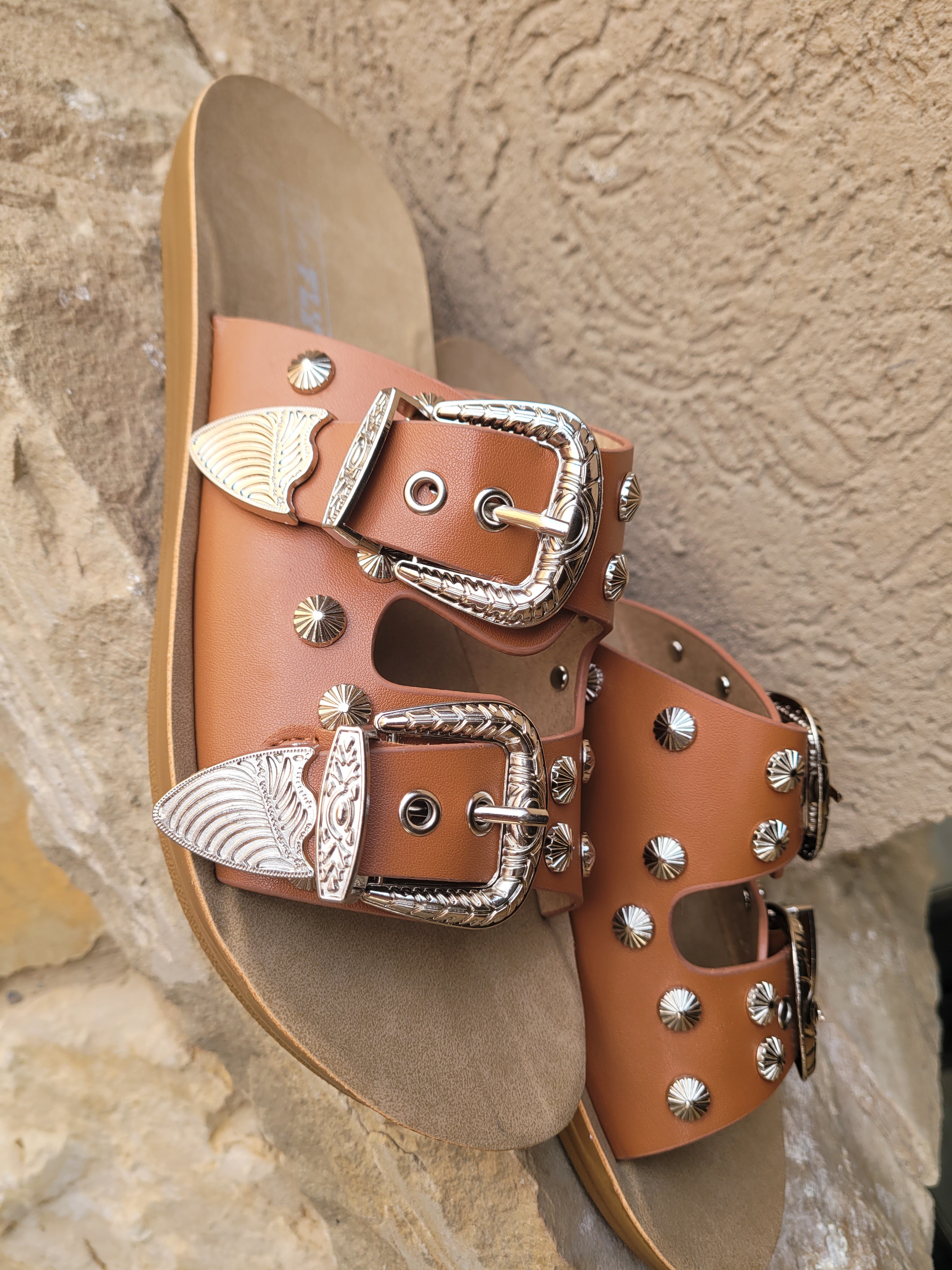 BUCKLE SANDALS