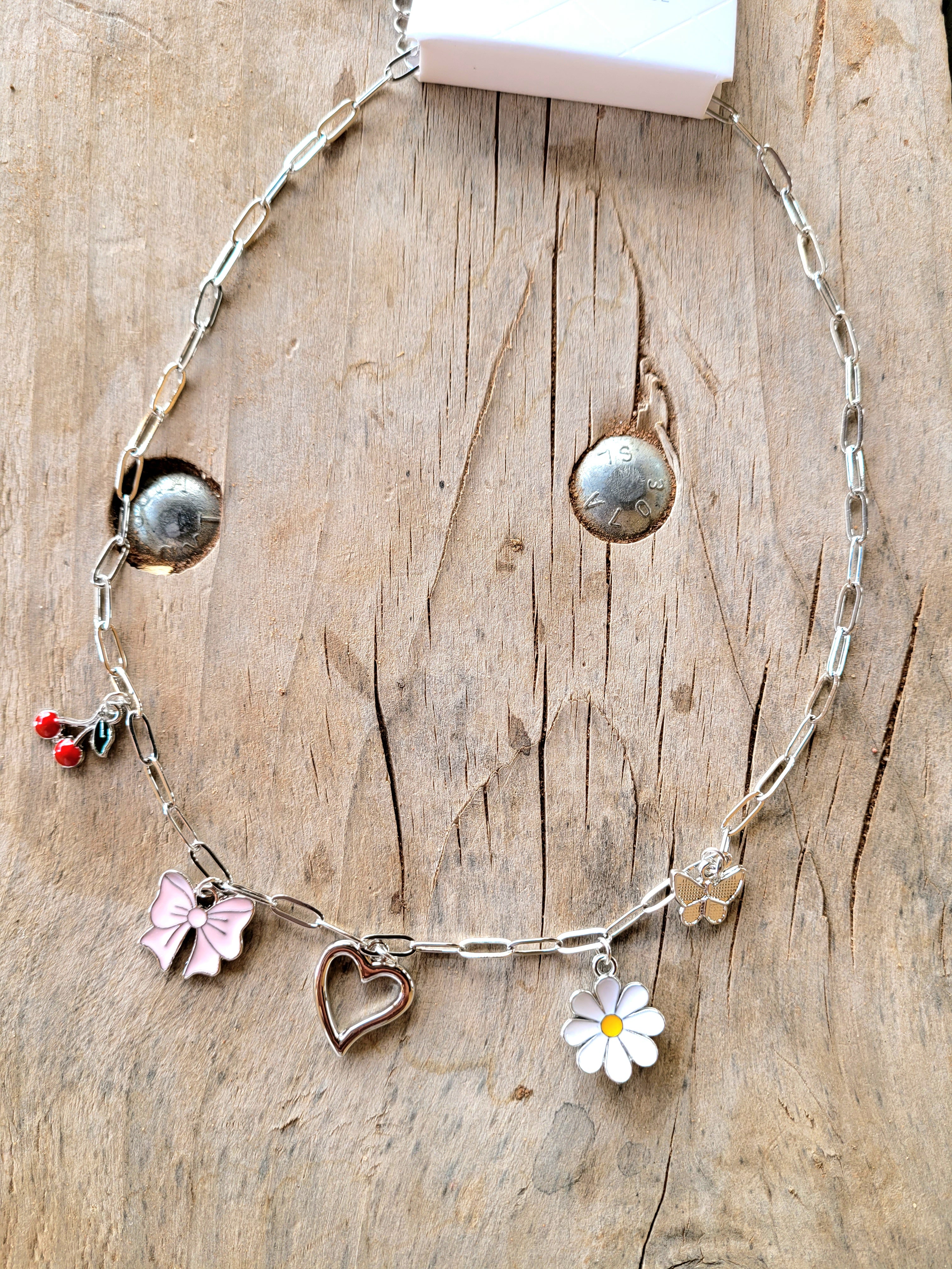 BOW CHARM NECKLACE