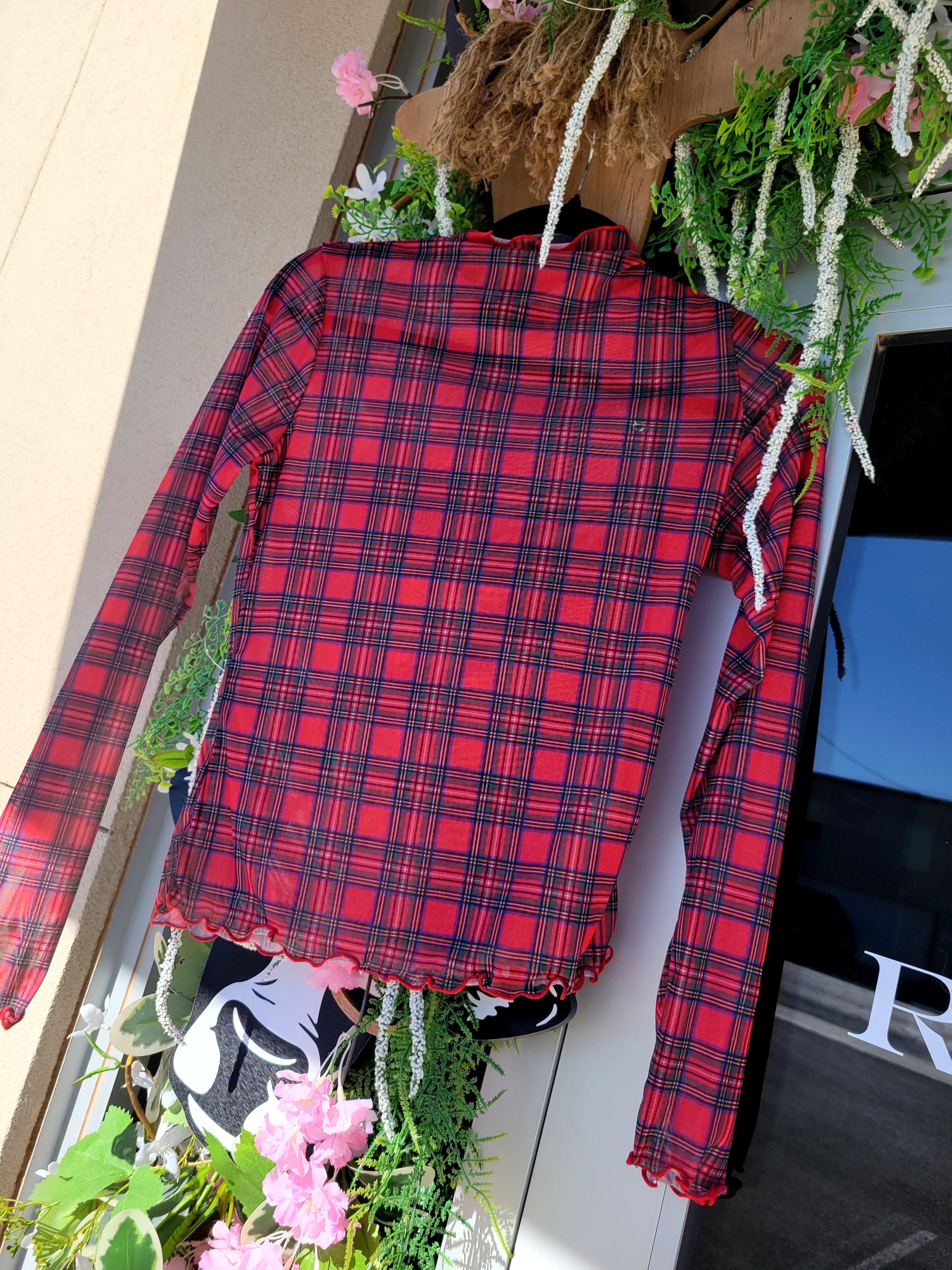 PLAID MESH TOP