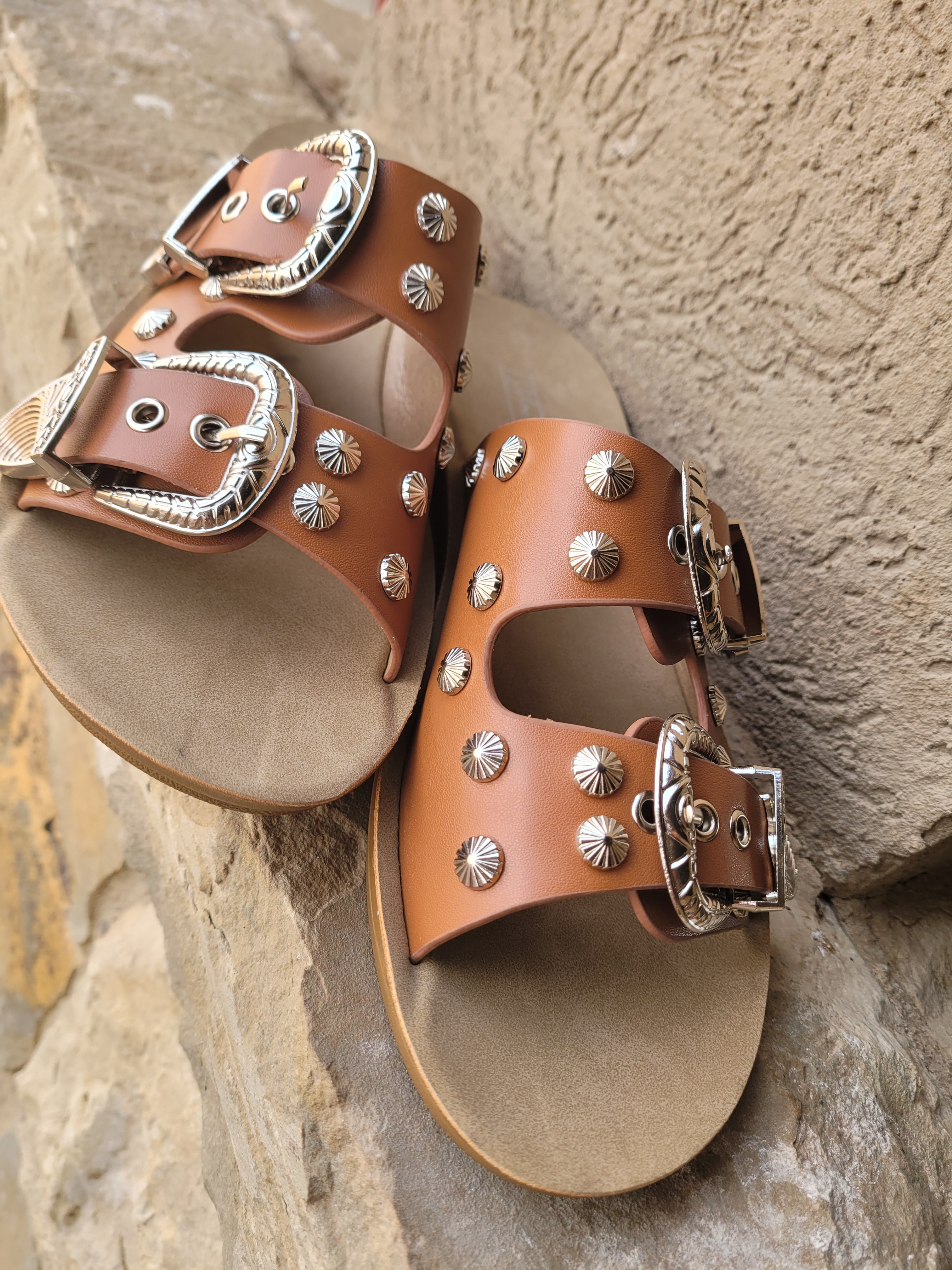 BUCKLE SANDALS