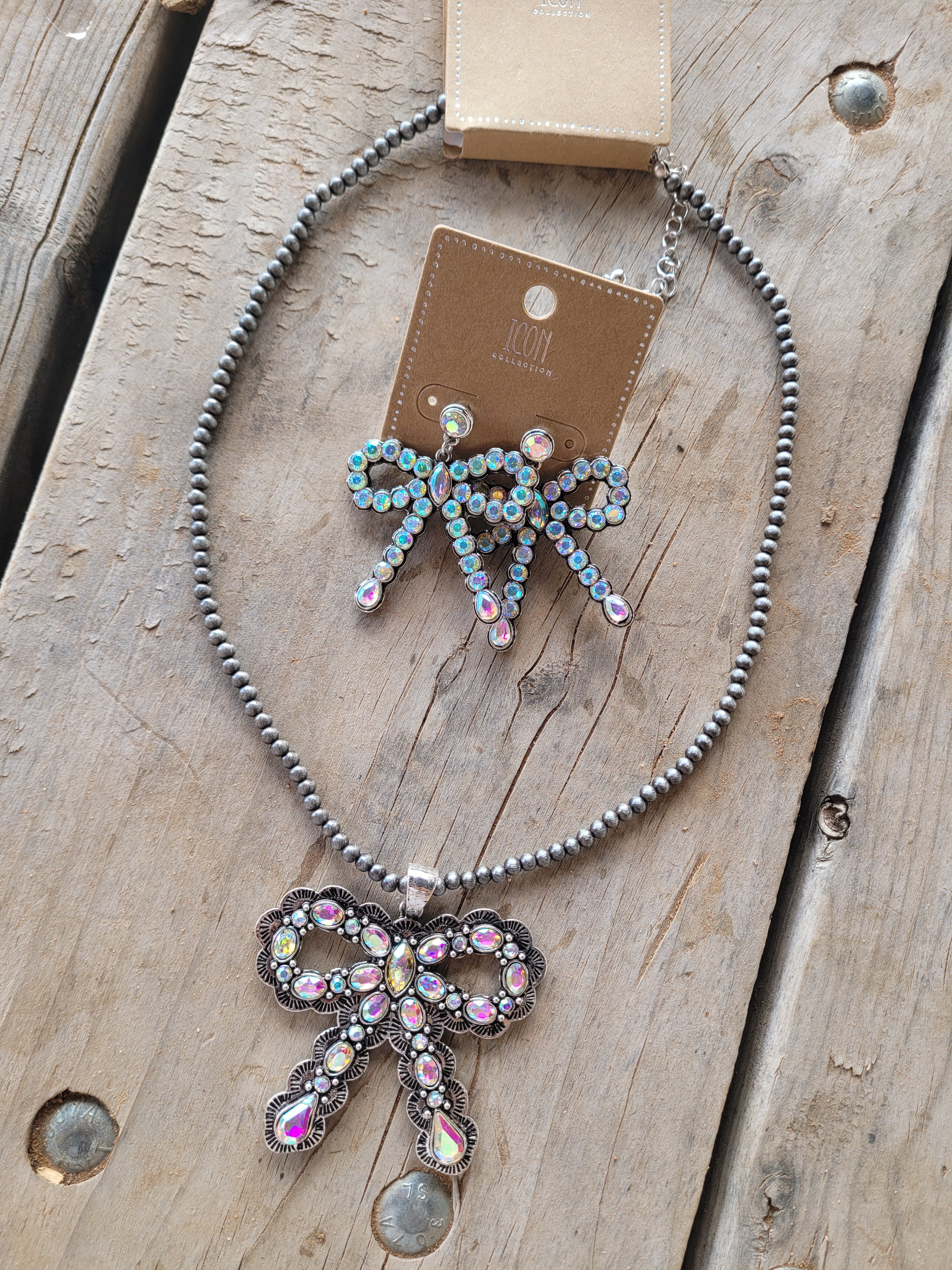 SILVERTONE BEAD NECKLACE SET